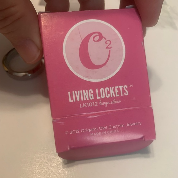 Authentic Origami Owl Large Hinged Silver Legacy Living Locket NWT in Box - Picture 3 of 10